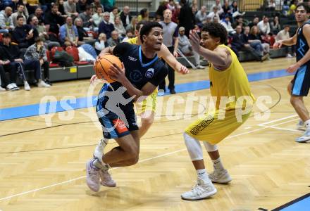 Basketball 2. Liga 2024/2025. Grunddurchgang 7. Runde. Woerthersee Piraten gegen Vienna Timberwolves. Marcus Holyfield  (Piraten),  Jamie Ikem Onyemaechi (Vienna). Klagenfurt, am 9.11.2024.
Foto: Kuess


---
pressefotos, pressefotografie, kuess, qs, qspictures, sport, bild, bilder, bilddatenbank