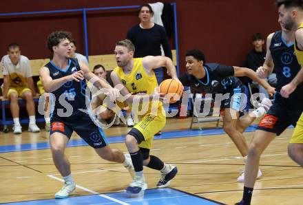 Basketball 2. Liga 2024/2025. Grunddurchgang 7. Runde. Woerthersee Piraten gegen Vienna Timberwolves.  Tim Huber (Piraten),  Cornelius Stubenvoll (Vienna). Klagenfurt, am 9.11.2024.
Foto: Kuess


---
pressefotos, pressefotografie, kuess, qs, qspictures, sport, bild, bilder, bilddatenbank