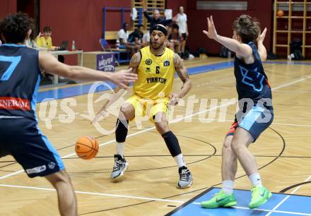 Basketball 2. Liga 2024/2025. Grunddurchgang 7. Runde. Woerthersee Piraten gegen Vienna Timberwolves.  Shawn L. Ray (Piraten), Felix Angerbauer  (Vienna). Klagenfurt, am 9.11.2024.
Foto: Kuess


---
pressefotos, pressefotografie, kuess, qs, qspictures, sport, bild, bilder, bilddatenbank