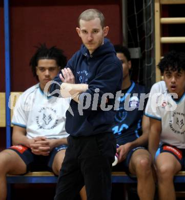 Basketball 2. Liga 2024/2025. Grunddurchgang 7. Runde. Woerthersee Piraten gegen Vienna Timberwolves. Trainer Justin Schluenken (Vienna). Klagenfurt, am 9.11.2024.
Foto: Kuess


---
pressefotos, pressefotografie, kuess, qs, qspictures, sport, bild, bilder, bilddatenbank