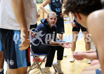 Basketball 2. Liga 2024/2025. Grunddurchgang 7. Runde. Woerthersee Piraten gegen Vienna Timberwolves. Trainer  Justin Schluenken (Vienna). Klagenfurt, am 9.11.2024.
Foto: Kuess


---
pressefotos, pressefotografie, kuess, qs, qspictures, sport, bild, bilder, bilddatenbank