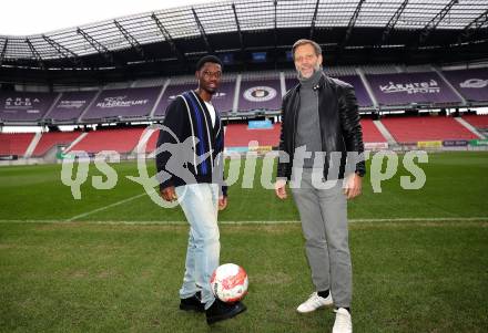 Fussball Bundesliga. SK Austria Klagenfurt.   Denzel Owusu, Rolf Landerl.
Foto: Kuess
---
pressefotos, pressefotografie, kuess, qs, qspictures, sport, bild, bilder, bilddatenbank