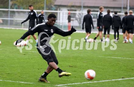 Fussball Bundesliga. SK Austria Klagenfurt. Training.   Denzel Owusu..
Foto: Kuess
---
pressefotos, pressefotografie, kuess, qs, qspictures, sport, bild, bilder, bilddatenbank