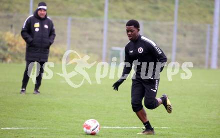 Fussball Bundesliga. SK Austria Klagenfurt. Training.  Trainer Peter Pacult, Denzel Owusu..
Foto: Kuess
---
pressefotos, pressefotografie, kuess, qs, qspictures, sport, bild, bilder, bilddatenbank