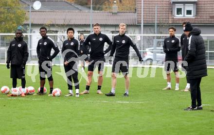 Fussball Bundesliga. SK Austria Klagenfurt. Training.  Trainer Peter Pacult, Denzel Owusu..
Foto: Kuess
---
pressefotos, pressefotografie, kuess, qs, qspictures, sport, bild, bilder, bilddatenbank