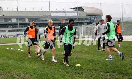 Fussball Bundesliga. SK Austria Klagenfurt. Training.  Denzel Owusu, Jonas Kuehn.
Foto: Kuess
---
pressefotos, pressefotografie, kuess, qs, qspictures, sport, bild, bilder, bilddatenbank