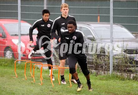 Fussball Bundesliga. SK Austria Klagenfurt.  Denzel Owusu, Nicolas Binder..
Foto: Kuess
---
pressefotos, pressefotografie, kuess, qs, qspictures, sport, bild, bilder, bilddatenbank