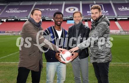 Fussball Bundesliga. SK Austria Klagenfurt.  Jiri Schilcher, Denzel Owusu, Rolf Landerl, Manuel Weber
Foto: Kuess
---
pressefotos, pressefotografie, kuess, qs, qspictures, sport, bild, bilder, bilddatenbank