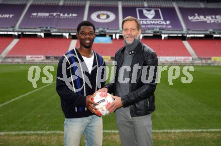 Fussball Bundesliga. SK Austria Klagenfurt.   Denzel Owusu, Rolf Landerl.
Foto: Kuess
---
pressefotos, pressefotografie, kuess, qs, qspictures, sport, bild, bilder, bilddatenbank