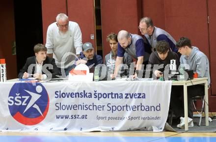 Basketball 2. Liga 2024/2025. Grunddurchgang 8. Runde. KOS Celovec gegen Kufstein Towers.   Videobeweis, Schiedsrichter. Klagenfurt, am 16.11.2024.
Foto: Kuess


---
pressefotos, pressefotografie, kuess, qs, qspictures, sport, bild, bilder, bilddatenbank