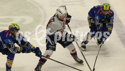 Eishockey ICE Bundesliga. VSV gegen Fehervar.  Felix Maxa, Thomas Vallant (VSV), Akos Mihaly (Fehervar). Villach, am 20.11.2024.
Foto: Kuess
---
pressefotos, pressefotografie, kuess, qs, qspictures, sport, bild, bilder, bilddatenbank