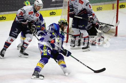 Eishockey ICE Bundesliga. VSV gegen Fehervar.  Maximilian Rebernig (VSV), Csanad Erdely (Fehervar). Villach, am 20.11.2024.
Foto: Kuess
---
pressefotos, pressefotografie, kuess, qs, qspictures, sport, bild, bilder, bilddatenbank