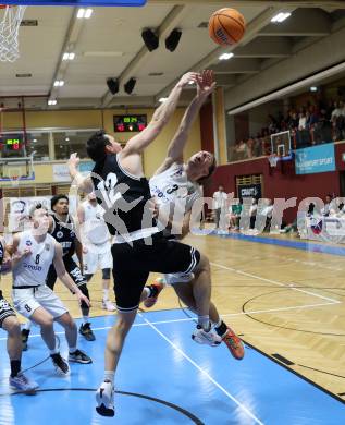 Basketball 2. Liga 2024/2025. Grunddurchgang 9. Runde. KOS Celovec gegen Woerthersee Piraten.  Niklas Michel (KOS),  Jan-Arne Apschner (Woerthersee Piraten). Klagenfurt, am 22.11.2024.
Foto: Kuess


---
pressefotos, pressefotografie, kuess, qs, qspictures, sport, bild, bilder, bilddatenbank