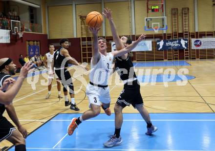 Basketball 2. Liga 2024/2025. Grunddurchgang 9. Runde. KOS Celovec gegen Woerthersee Piraten.  Niklas Michel  (KOS),  Andreas Nuck (Woerthersee Piraten). Klagenfurt, am 22.11.2024.
Foto: Kuess


---
pressefotos, pressefotografie, kuess, qs, qspictures, sport, bild, bilder, bilddatenbank