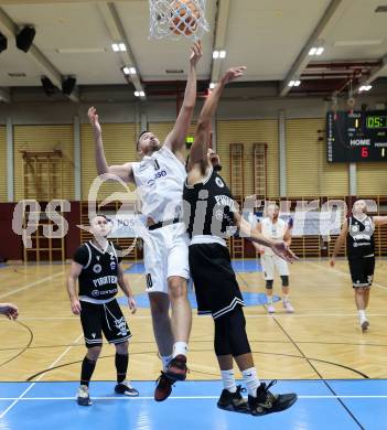 Basketball 2. Liga 2024/2025. Grunddurchgang 9. Runde. KOS Celovec gegen Woerthersee Piraten. Veljko Dena  (KOS),   Marcus Holyfield (Woerthersee Piraten). Klagenfurt, am 22.11.2024.
Foto: Kuess


---
pressefotos, pressefotografie, kuess, qs, qspictures, sport, bild, bilder, bilddatenbank