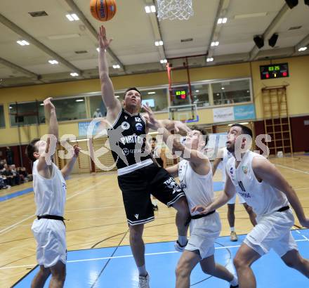 Basketball 2. Liga 2024/2025. Grunddurchgang 9. Runde. KOS Celovec gegen Woerthersee Piraten.  Lorenz Windisch (KOS), Jan-Arne Apschner  (Woerthersee Piraten). Klagenfurt, am 22.11.2024.
Foto: Kuess


---
pressefotos, pressefotografie, kuess, qs, qspictures, sport, bild, bilder, bilddatenbank