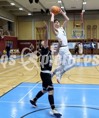 Basketball 2. Liga 2024/2025. Grunddurchgang 9. Runde. KOS Celovec gegen Woerthersee Piraten. Simon Siencnik  (KOS),  Tim Huber (Woerthersee Piraten). Klagenfurt, am 22.11.2024.
Foto: Kuess


---
pressefotos, pressefotografie, kuess, qs, qspictures, sport, bild, bilder, bilddatenbank