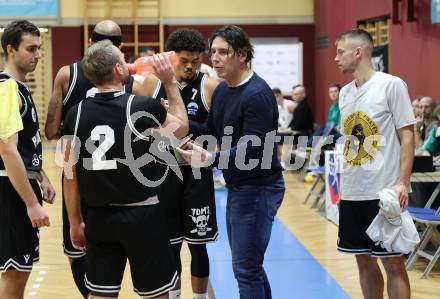 Basketball 2. Liga 2024/2025. Grunddurchgang 9. Runde. KOS Celovec gegen Woerthersee Piraten. Trainer Andreas Kuttnig (Woerthersee Piraten). Klagenfurt, am 22.11.2024.
Foto: Kuess


---
pressefotos, pressefotografie, kuess, qs, qspictures, sport, bild, bilder, bilddatenbank