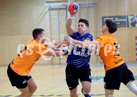 Handball Bundesliga. SC Ferlach gegen HSG Holding Graz. Jovanovic Mladan  (Ferlach),     Belos Nemanja, Schranz Kilian (Graz).  Ferlach, am 23.11.2024.
Foto: Kuess
www.qspictures.net
---
pressefotos, pressefotografie, kuess, qs, qspictures, sport, bild, bilder, bilddatenbank