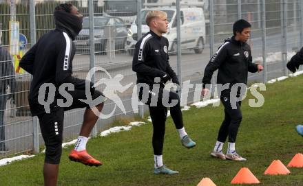 Fussball Bundesliga. Training SK Austria Klagenfurt. Rafid-Dikeni Salifou, Jonas Kuehn. Klagenfurt, am 26.11.2024.
Foto: Kuess
---
pressefotos, pressefotografie, kuess, qs, qspictures, sport, bild, bilder, bilddatenbank