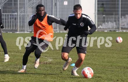 Fussball Bundesliga. Training.  SK Austria Klagenfurt.  Solomon Bonnah, Tobias Koch. Klagenfurt, am 26.11.2024.
Foto: Kuess
---
pressefotos, pressefotografie, kuess, qs, qspictures, sport, bild, bilder, bilddatenbank