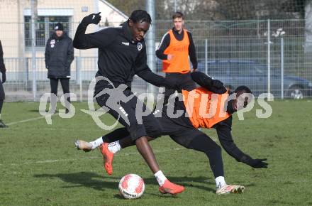 Fussball Bundesliga. Training.  SK Austria Klagenfurt.  Dikeni Salifou, Solomon Bonnah. Klagenfurt, am 26.11.2024.
Foto: Kuess
---
pressefotos, pressefotografie, kuess, qs, qspictures, sport, bild, bilder, bilddatenbank