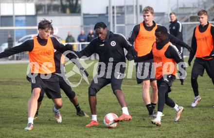 Fussball Bundesliga. Training.  SK Austria Klagenfurt.  Dikeni Salifou, Solomon Bonnah.. Klagenfurt, am 26.11.2024.
Foto: Kuess
---
pressefotos, pressefotografie, kuess, qs, qspictures, sport, bild, bilder, bilddatenbank