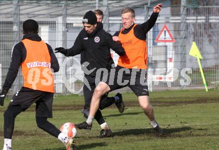 Fussball Bundesliga. Training.  SK Austria Klagenfurt.  Ben Bobzien, Christopher Cvetko. Klagenfurt, am 26.11.2024.
Foto: Kuess
---
pressefotos, pressefotografie, kuess, qs, qspictures, sport, bild, bilder, bilddatenbank