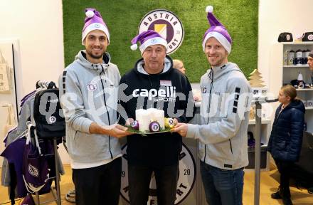 Fussball Bundesliga. SK Austria Klagenfurt. ErÃ¶ffnung Fan Shop. Thorsten Mahrer, Trainer Peter Pacult, Christopher Cvetko. Klagenfurt, am 25.11.2025.
Foto: Kuess
---
pressefotos, pressefotografie, kuess, qs, qspictures, sport, bild, bilder, bilddatenbank