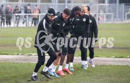 Fussball Bundesliga. Training.  SK Austria Klagenfurt.  Ben Bobzien, David Toshevski, Dikeni-Rafid Salifou, Jonas Kuehn,  Klagenfurt, am 26.11.2024.
Foto: Kuess
---
pressefotos, pressefotografie, kuess, qs, qspictures, sport, bild, bilder, bilddatenbank