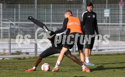 Fussball Bundesliga. Training.  SK Austria Klagenfurt.  Dikeni Salifou, Florian Jaritz. Klagenfurt, am 26.11.2024.
Foto: Kuess
---
pressefotos, pressefotografie, kuess, qs, qspictures, sport, bild, bilder, bilddatenbank