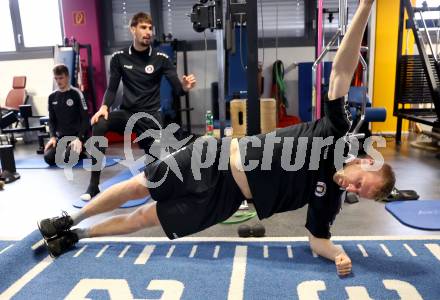 Fussball Bundesliga. Training.  SK Austria Klagenfurt.  Christopher Cvetko. Klagenfurt, am 28.11.2024.
Foto: Kuess
---
pressefotos, pressefotografie, kuess, qs, qspictures, sport, bild, bilder, bilddatenbank