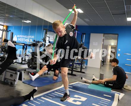 Fussball Bundesliga. Training.  SK Austria Klagenfurt.  Christopher Cvetko. Klagenfurt, am 28.11.2024.
Foto: Kuess
---
pressefotos, pressefotografie, kuess, qs, qspictures, sport, bild, bilder, bilddatenbank