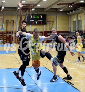 Basketball 2. Liga 2024/2025. Grunddurchgang 10. Runde.  Woerthersee Piraten gegen Mattersburg Rocks.   Tim Huber  (Woerthersee Piraten),   Yann Grandperret	 (Mattersburg). Klagenfurt, am 30.11.2024.
Foto: Kuess


---
pressefotos, pressefotografie, kuess, qs, qspictures, sport, bild, bilder, bilddatenbank