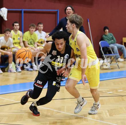 Basketball 2. Liga 2024/2025. Grunddurchgang 10. Runde.  Woerthersee Piraten gegen Mattersburg Rocks.  Emilio Rozmann  (Woerthersee Piraten),  Yann Grandperret (Mattersburg). Klagenfurt, am 30.11.2024.
Foto: Kuess


---
pressefotos, pressefotografie, kuess, qs, qspictures, sport, bild, bilder, bilddatenbank