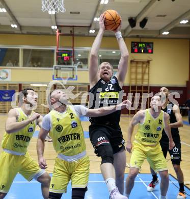 Basketball 2. Liga 2024/2025. Grunddurchgang 10. Runde.  Woerthersee Piraten gegen Mattersburg Rocks.  Tim Huber  (Woerthersee Piraten),  Asdren Drew Koka	  (Mattersburg). Klagenfurt, am 30.11.2024.
Foto: Kuess


---
pressefotos, pressefotografie, kuess, qs, qspictures, sport, bild, bilder, bilddatenbank