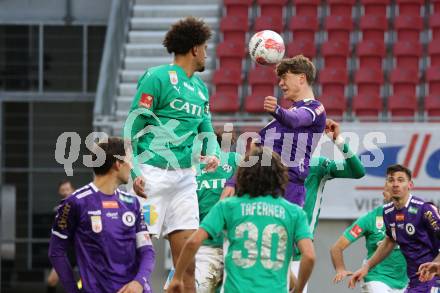 Fussball Bundesliga.  Austria Klagenfurt gegen WSG Tirol.  Jannik Robatsch,  (Austria Klagenfurt), Jamie Lawrence  (WSG Tirol). Klagenfurt, am 1.12.2024.
Foto: Kuess
www.qspictures.net
---
pressefotos, pressefotografie, kuess, qs, qspictures, sport, bild, bilder, bilddatenbank