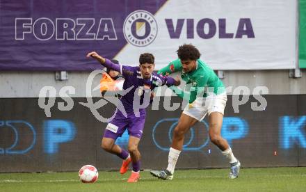 Fussball Bundesliga.  Austria Klagenfurt gegen WSG Tirol.  Ben Bobzien, (Austria Klagenfurt), Jamie Lawrence   (WSG Tirol). Klagenfurt, am 1.12.2024.
Foto: Kuess
www.qspictures.net
---
pressefotos, pressefotografie, kuess, qs, qspictures, sport, bild, bilder, bilddatenbank