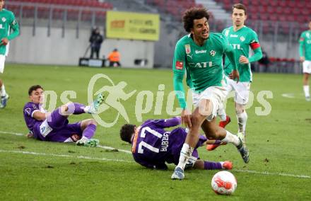 Fussball Bundesliga.  Austria Klagenfurt gegen WSG Tirol.  Ben Bobzien, David Toshevski,  (Austria Klagenfurt),  Jamie Lawrence (WSG Tirol). Klagenfurt, am 1.12.2024.
Foto: Kuess
www.qspictures.net
---
pressefotos, pressefotografie, kuess, qs, qspictures, sport, bild, bilder, bilddatenbank