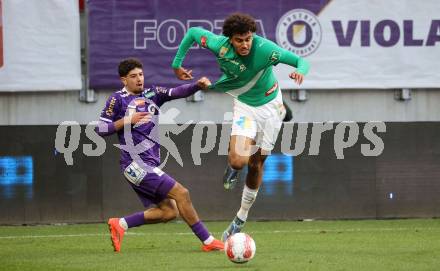 Fussball Bundesliga.  Austria Klagenfurt gegen WSG Tirol.  Ben Bobzien, (Austria Klagenfurt),    Jamie Lawrence  (WSG Tirol). Klagenfurt, am 1.12.2024.
Foto: Kuess
www.qspictures.net
---
pressefotos, pressefotografie, kuess, qs, qspictures, sport, bild, bilder, bilddatenbank