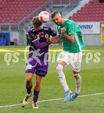 Fussball Bundesliga.  Austria Klagenfurt gegen WSG Tirol. Jannik Robatsch,   (Austria Klagenfurt),  Lukas Hinterseer (WSG Tirol). Klagenfurt, am 1.12.2024.
Foto: Kuess
www.qspictures.net
---
pressefotos, pressefotografie, kuess, qs, qspictures, sport, bild, bilder, bilddatenbank