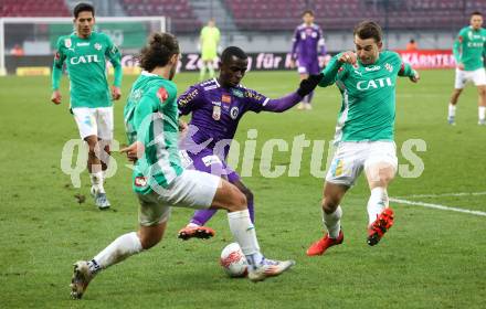 Fussball Bundesliga. SK  Austria Klagenfurt gegen WSG Tirol. Solomon Bonnah (Klagenfurt), Lukas Sulzbacher, Valentino Mueller (Tirol). Klagenfurt, am 1.12.2024.
Foto: Kuess
---
pressefotos, pressefotografie, kuess, qs, qspictures, sport, bild, bilder, bilddatenbank