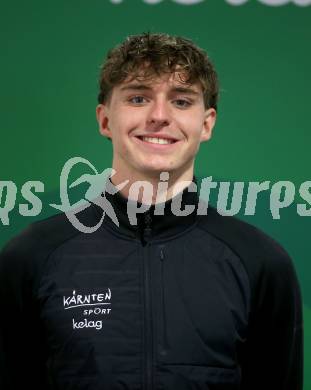 Kaernten Sport. Package Uebergabe.  Leon Trattler (Schwimmen). Klagenfurt, 3.12.2024.
Foto: Kuess
---
pressefotos, pressefotografie, kuess, qs, qspictures, sport, bild, bilder, bilddatenbank