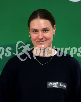 Kaernten Sport. Package Uebergabe.  Theresa Maieritsch (schwimmen). Klagenfurt, 3.12.2024.
Foto: Kuess
---
pressefotos, pressefotografie, kuess, qs, qspictures, sport, bild, bilder, bilddatenbank