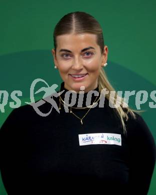 Kaernten Sport. Package Uebergabe.  Laura Brandner (Ski Alpin). Klagenfurt, 3.12.2024.
Foto: Kuess
---
pressefotos, pressefotografie, kuess, qs, qspictures, sport, bild, bilder, bilddatenbank