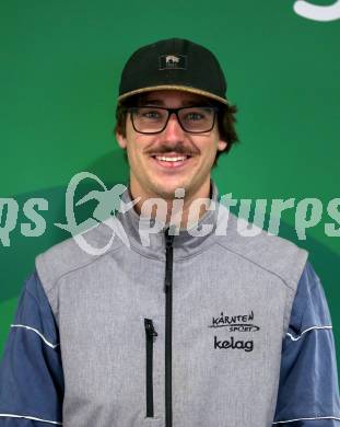 Kaernten Sport. Package Uebergabe.  Norbert Winkler (Paragleiten). Klagenfurt, 3.12.2024.
Foto: Kuess
---
pressefotos, pressefotografie, kuess, qs, qspictures, sport, bild, bilder, bilddatenbank