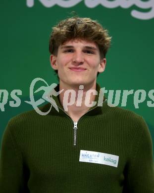 Kaernten Sport. Package Uebergabe.  Martin Duerrschmid (Wakeboard). Klagenfurt, 3.12.2024.
Foto: Kuess
---
pressefotos, pressefotografie, kuess, qs, qspictures, sport, bild, bilder, bilddatenbank