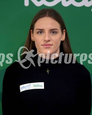 Kaernten Sport. Package Uebergabe.  Marijana Jelic (Schwimmen). Klagenfurt, 3.12.2024.
Foto: Kuess
---
pressefotos, pressefotografie, kuess, qs, qspictures, sport, bild, bilder, bilddatenbank