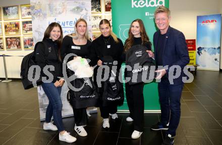 Kaernten Sport. Package Uebergabe. Katharina Karpf, Hannah Ladinig, Laura Brandner, Kathrin Brugger, Arno Arthofer . Klagenfurt, 3.12.2024.
Foto: Kuess
---
pressefotos, pressefotografie, kuess, qs, qspictures, sport, bild, bilder, bilddatenbank