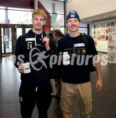 Kaernten Sport. Package Uebergabe. Moritz Nedetzky, Elias Holzinger.
Foto: Kuess
---
pressefotos, pressefotografie, kuess, qs, qspictures, sport, bild, bilder, bilddatenbank